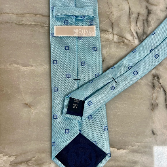 MICHAEL KORS 100% Silk Tie - Picture 8 of 11